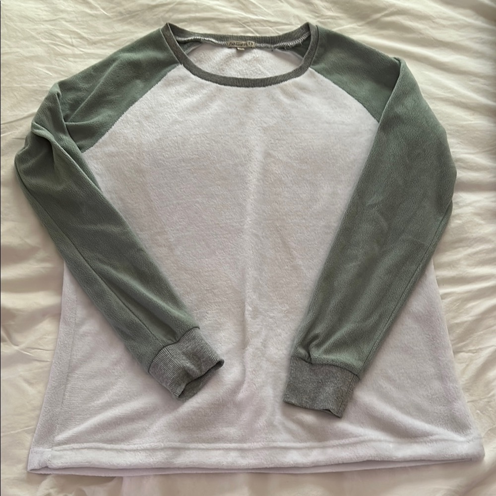 Natura Gray and White Sweater